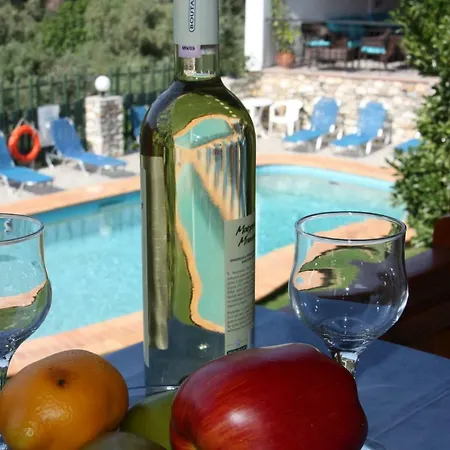 Veronica מלון דירות 3*